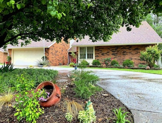 2001 Country Club Dr, Enid, OK 73703
