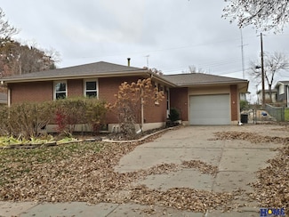 529 Skyway Rd, Lincoln, NE 68505