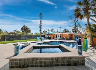 711 Russell St, Longboat Key, FL 34228