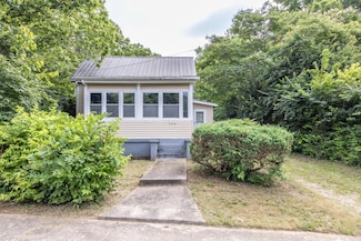 522 Hanson St, Paris, KY 40361