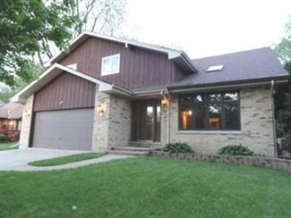 10S347 Jamie Ln, Willowbrook, IL 60527