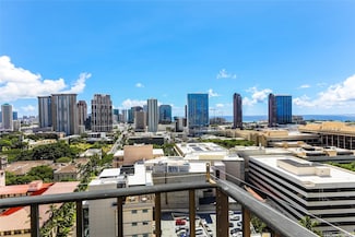 225 Queen St Unit 21, Honolulu, HI 96813