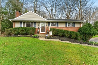 39 Macrae Dr, Grove City, PA 16127