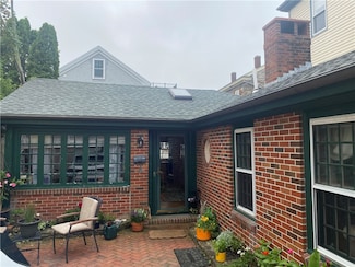4 Coddington St, Newport, RI 02840
