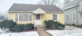 557 Charles St, Aurora, IL 60506