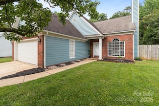 8906 Pickering Grove Ln, Charlotte, NC 28216