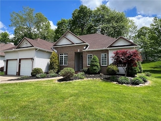 1242 Glenoak Dr, Tallmadge, OH 44278