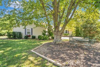 706 Hilltop Ct, Mahomet, IL 61853