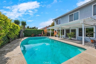 937 Carnation Ave, Costa Mesa, CA 92626