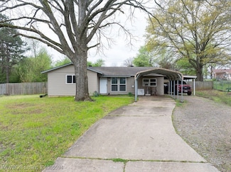 1114 Crescent Dr, Paris, AR 72855