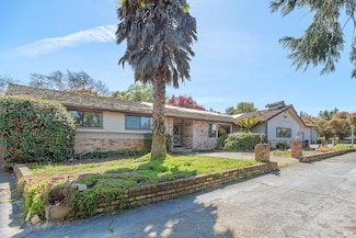 5211 Volkerts Rd, Sebastopol, CA 95472