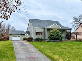30 Renee Dr, Struthers, OH 44471