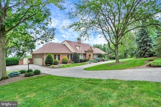 925 Summit Cir N, York, PA 17403