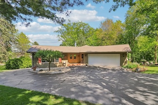 554 Baintree Rd, Davis, IL 61019