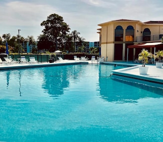 3590 Via Poinciana Unit 303, Lake Worth, FL 33467