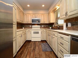 9506 Mockingbird Dr, Omaha, NE 68127
