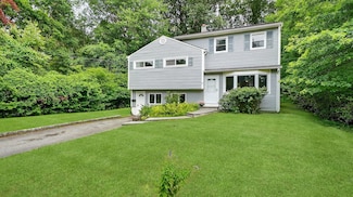 7 Kings Ln, Montrose, NY 10548