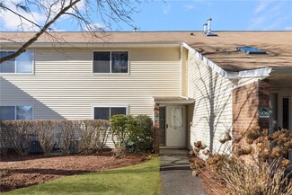 905 Halifax Dr, Warwick, RI 02886