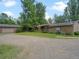 3365 Howland Rd, Almont, MI 48003
