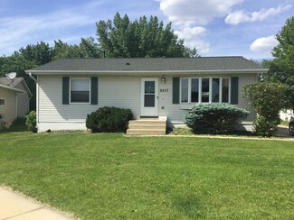 2517 50th St NW, Rochester, MN 55901