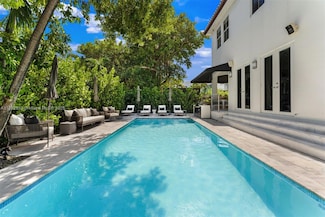 2143 N Bay Rd, Miami Beach, FL 33140