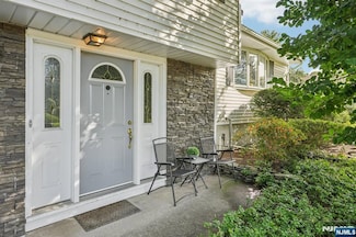 32 Augusta Dr, Wayne, NJ 07470