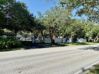 9450 SW 104th St, Miami, FL 33176