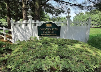 8 Country View Ln, Middle Island, NY 11953