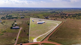 193 Shady Hollow Rd, Victoria, TX 77904