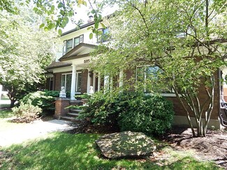 585 Park St, Elgin, IL 60120