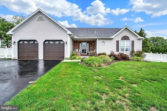 60 Walnut Dr W, Bernville, PA 19506