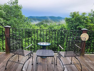 1207 Bullen Gap Rd, Blue Ridge, GA 30513