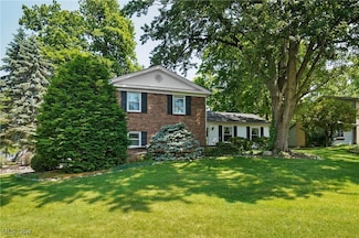 240 S Park Dr, Aurora, OH 44202