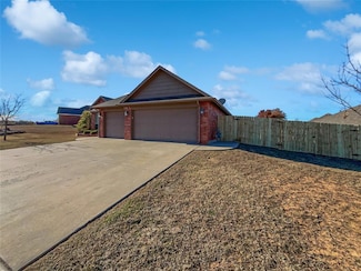 605 Blue Sky Dr, Midwest City, OK 73130