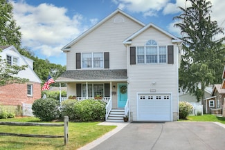 1221 Merritt St, Fairfield, CT 06825