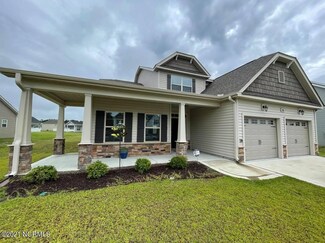 486 Seashore St, Grimesland, NC 27837
