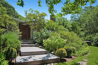 6 Randall Rd, Southampton, NY 11968