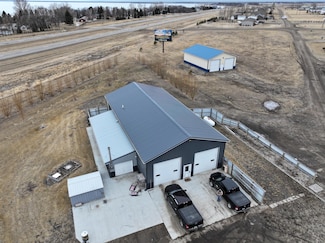 829 Sunset Dr, Devils Lake, ND 58301