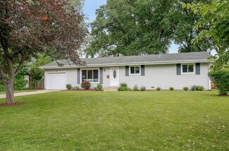 531 Indianwood Dr, Carol Stream, IL 60188
