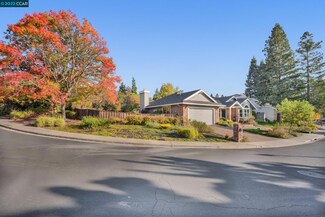 16 Williams Dr, Moraga, CA 94556