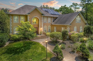 7 Farm Hollow Rd, New Windsor, NY 12553