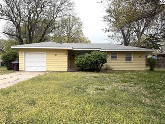1211 Eastmoor Dr, McPherson, KS 67460
