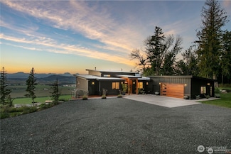 9173 Anderson Lake Dr, Sumas, WA 98295