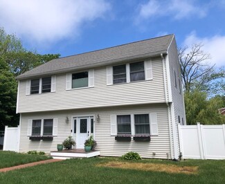 7 Cedarwood Rd, Gloucester, MA 01930