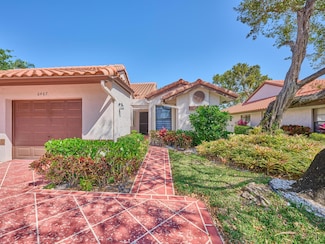 6467 Royal Manor Cir, Delray Beach, FL 33484