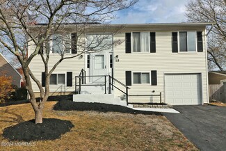 15 Commodore Ct, Barnegat, NJ 08005
