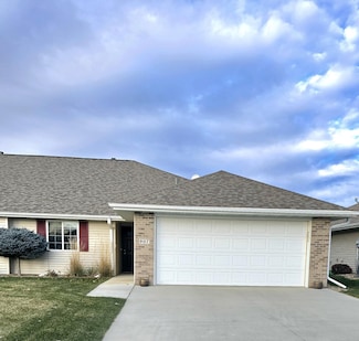 907 W Meadow Ridge Rd, Norfolk, NE 68701