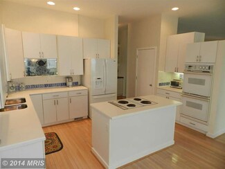 208 Church Point Ln, Oak Grove, VA 22443