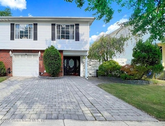 25 Kunath Ave, Staten Island, NY 10309