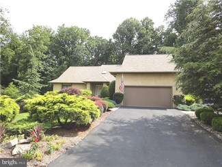 214 Meadowdale Dr, Newark, DE 19711